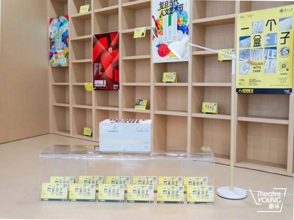 希恩配资网 当没有剧本和演员的戏剧进入复旦，陌生人的相遇联结从打开“一个盒子”开始